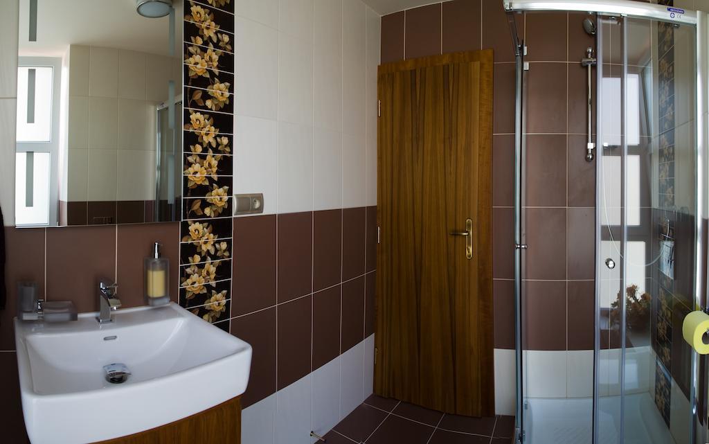 Penzion Benedikti Prievidza Exteriör bild